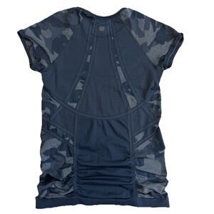 Athleta Fastest Track Blue Camo Top Tee Size Small Ruching Workout Yoga Stretchy
